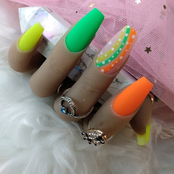 Press on nails (medium coffin ) - Picture 1 of 3